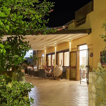 Alba D'Amore Hotel & Spa 兰佩杜萨 外观 照片