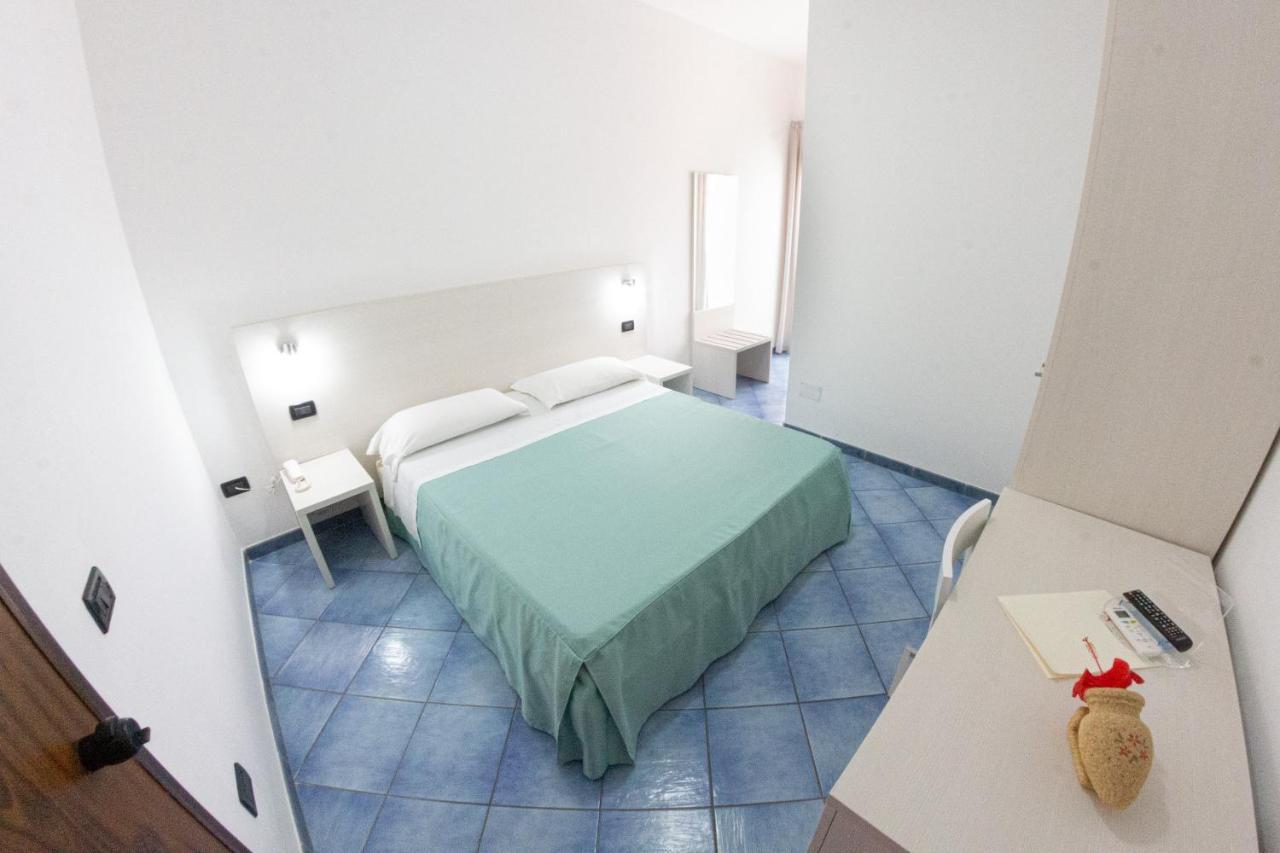 Alba D'Amore Hotel & Spa 兰佩杜萨 外观 照片