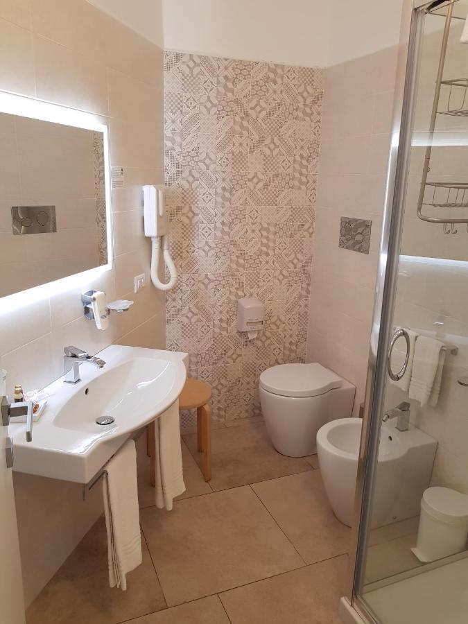 Alba D'Amore Hotel & Spa 兰佩杜萨 外观 照片