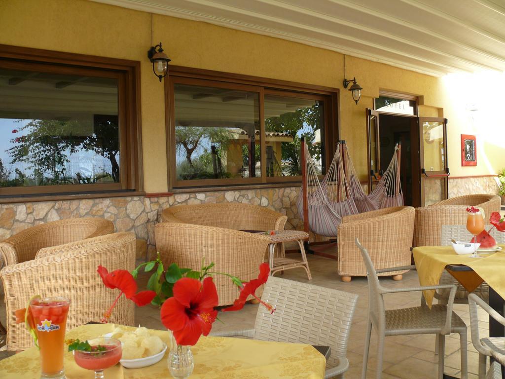 Alba D'Amore Hotel & Spa 兰佩杜萨 外观 照片