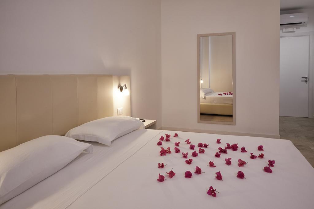Alba D'Amore Hotel & Spa 兰佩杜萨 外观 照片