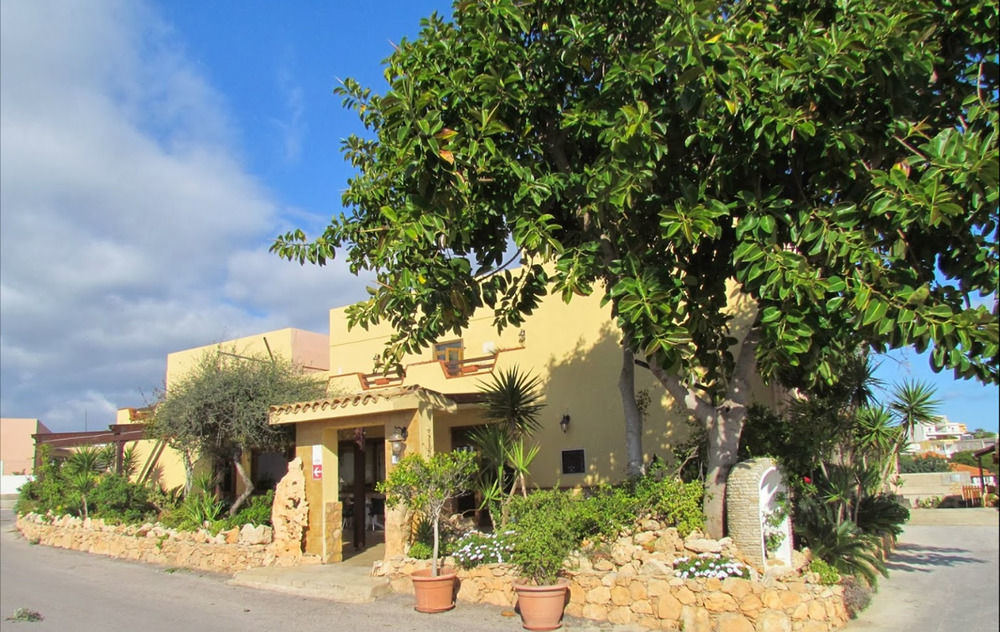 Alba D'Amore Hotel & Spa 兰佩杜萨 外观 照片