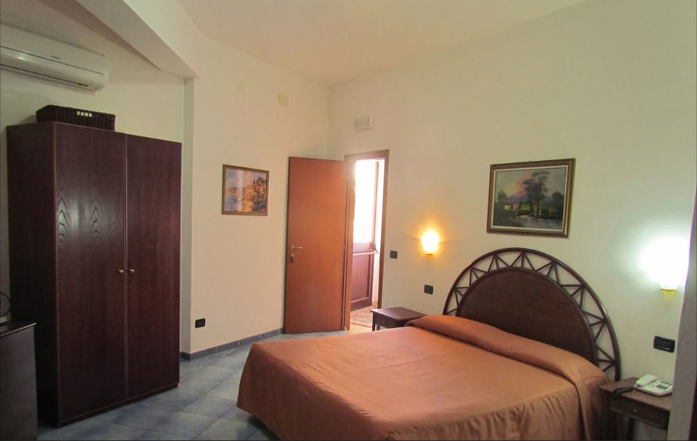 Alba D'Amore Hotel & Spa 兰佩杜萨 外观 照片