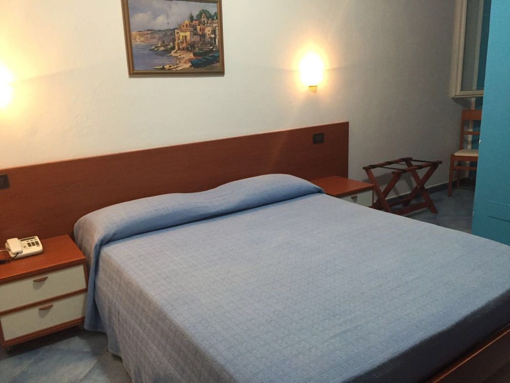 Alba D'Amore Hotel & Spa 兰佩杜萨 外观 照片