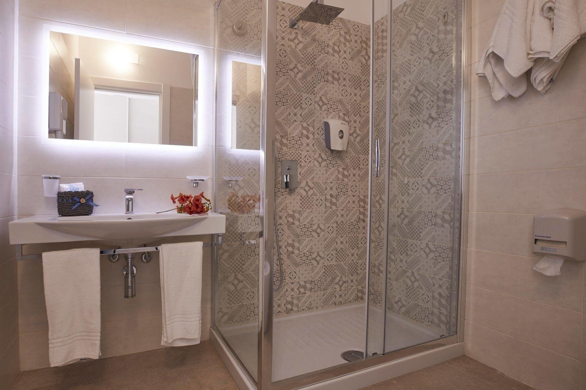 Alba D'Amore Hotel & Spa 兰佩杜萨 外观 照片