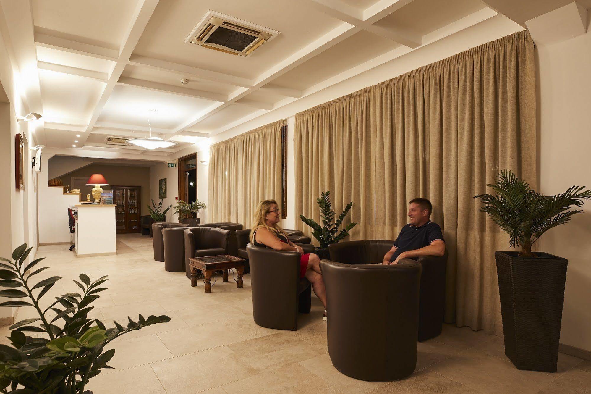 Alba D'Amore Hotel & Spa 兰佩杜萨 外观 照片