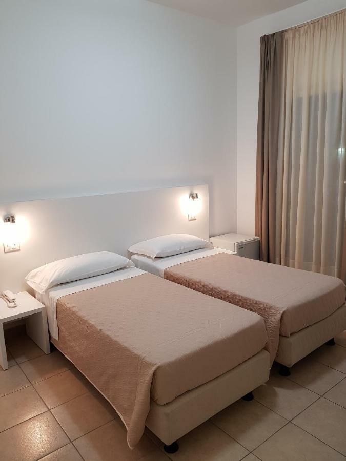 Alba D'Amore Hotel & Spa 兰佩杜萨 外观 照片